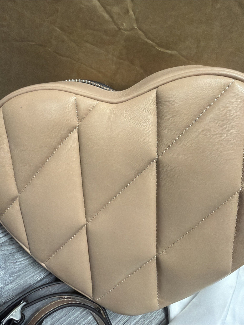 BNWT Coach Quilted Leather Heart Crossbody Bag In Buff/Beige Ltd Edition