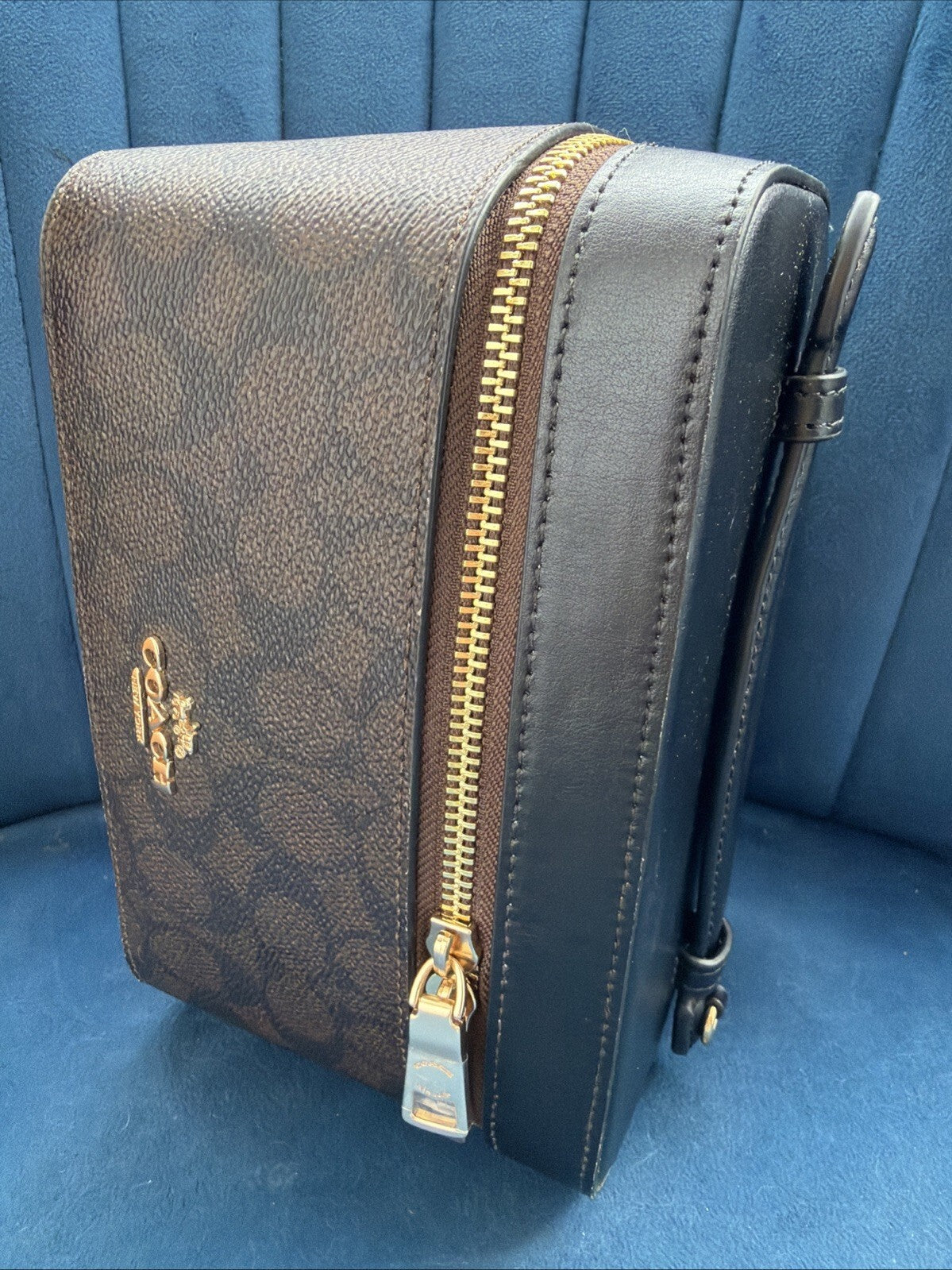 Coach Cosmetic Case In Signature Canvas CW728 Walnut/ Black New - Broken Mirror