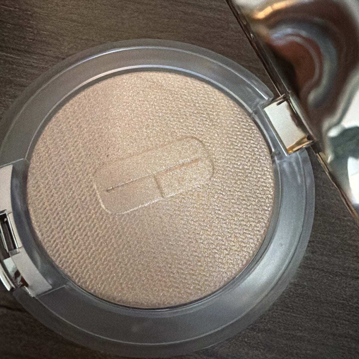 Clinique True Highlight Weightless Illuminator Highlighter 02 Starlit Glow BN