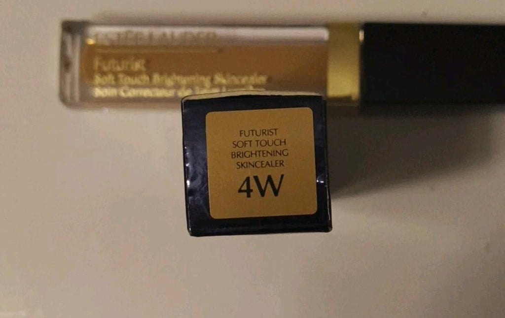 Estee Lauder Futurist Soft Touch Brightening Skincealer - 4W Warm - FreeUK P&P