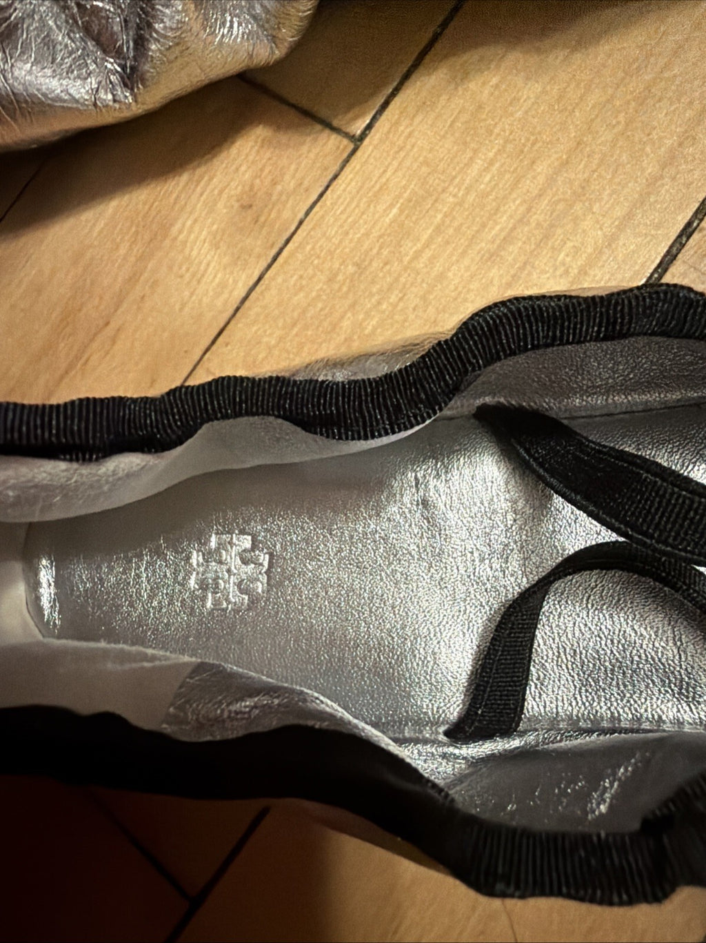 TORY BURCH Soft Scrunch Leather Ballet Flat In Silver Uk 5.5 New