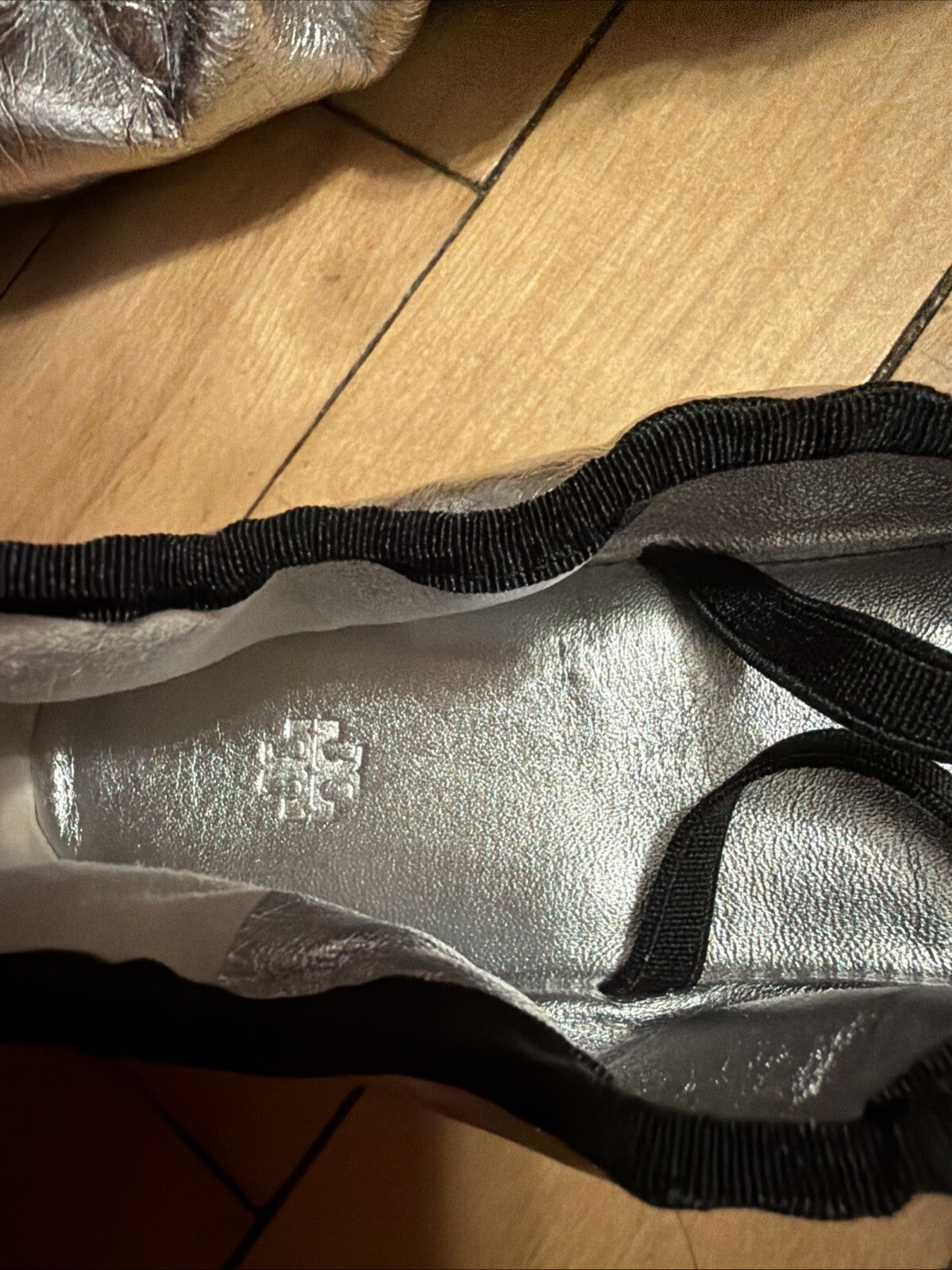 TORY BURCH Soft Scrunch Leather Ballet Flat In Silver Uk 5.5 New