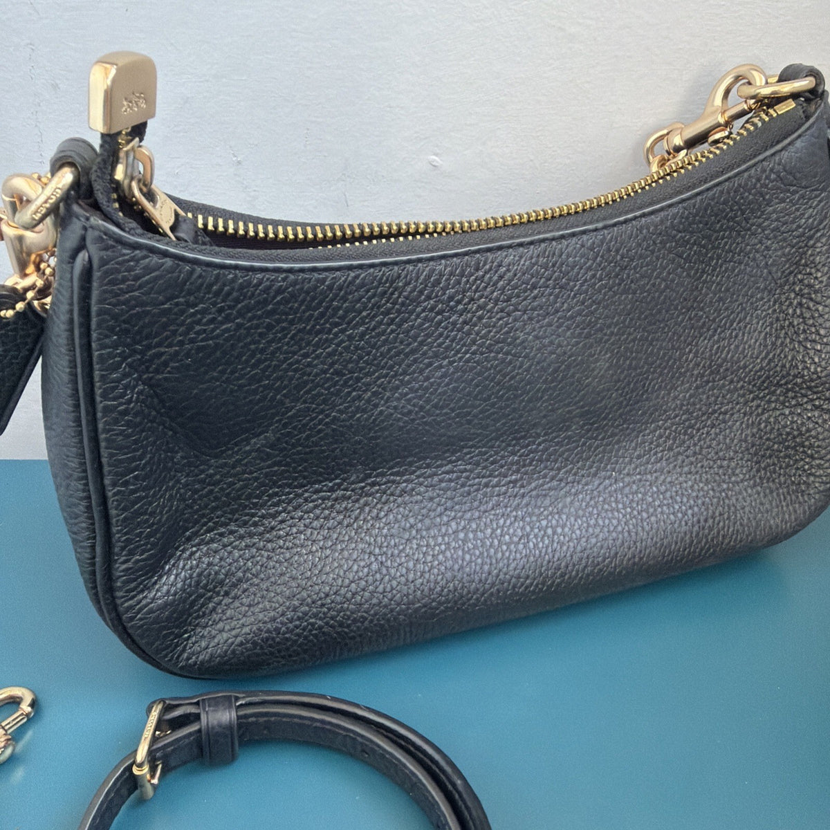 355 Coach Teri Shoulder Bag Black Pebbled Leather Genuine Strap Strap Damage