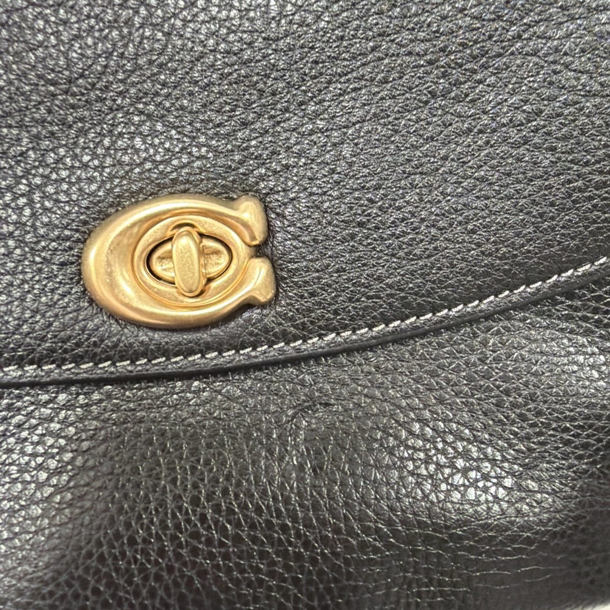 Coach Cassie 19 Black Pebbled Leather Shoulder Bag 4 Straps BN