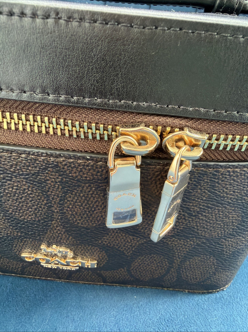 Coach Cosmetic Case In Signature Canvas CW728 Walnut/ Black New - Broken Mirror