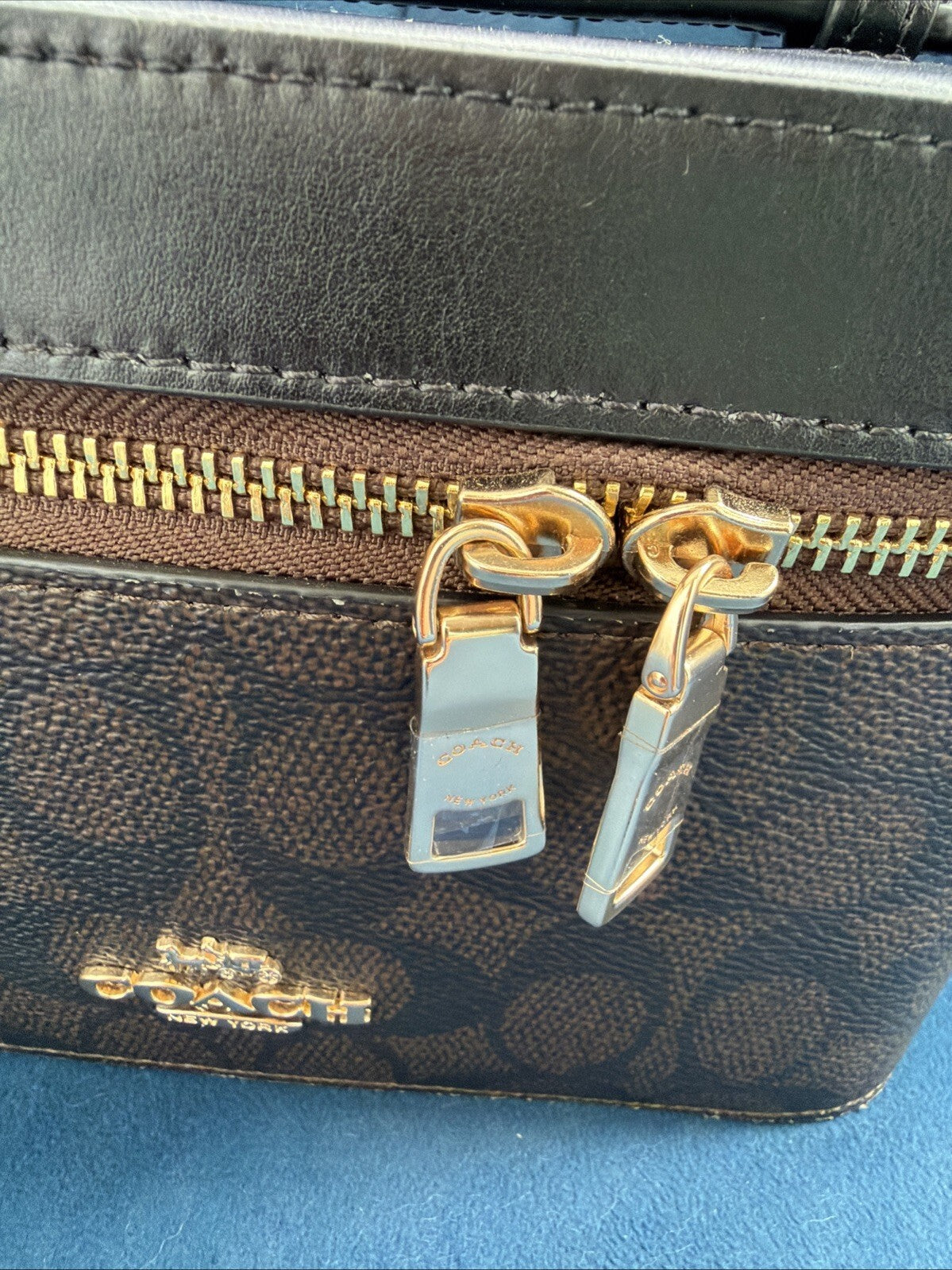 Coach Cosmetic Case In Signature Canvas CW728 Walnut/ Black New - Broken Mirror