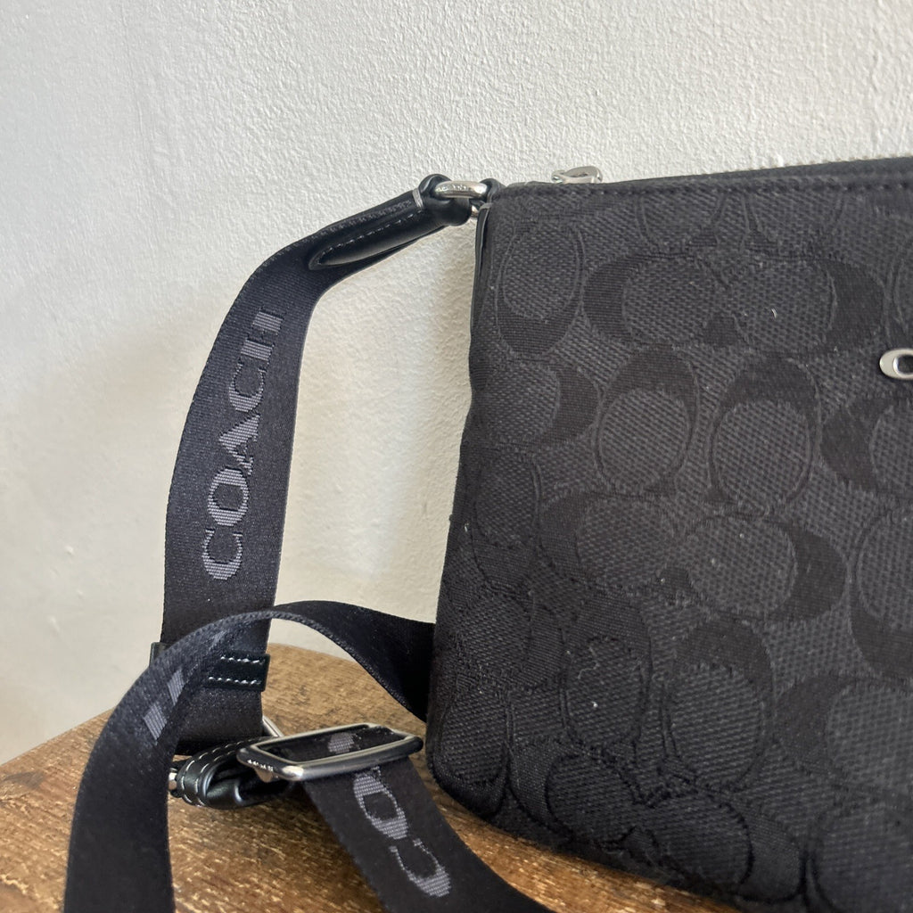 418 Coach Pace Crossbody BNWOT in Black Signature Jacquard