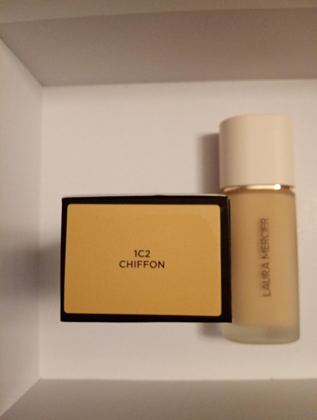 Laura Mercier real flawless foundation 1C2 Chiffon 30ml