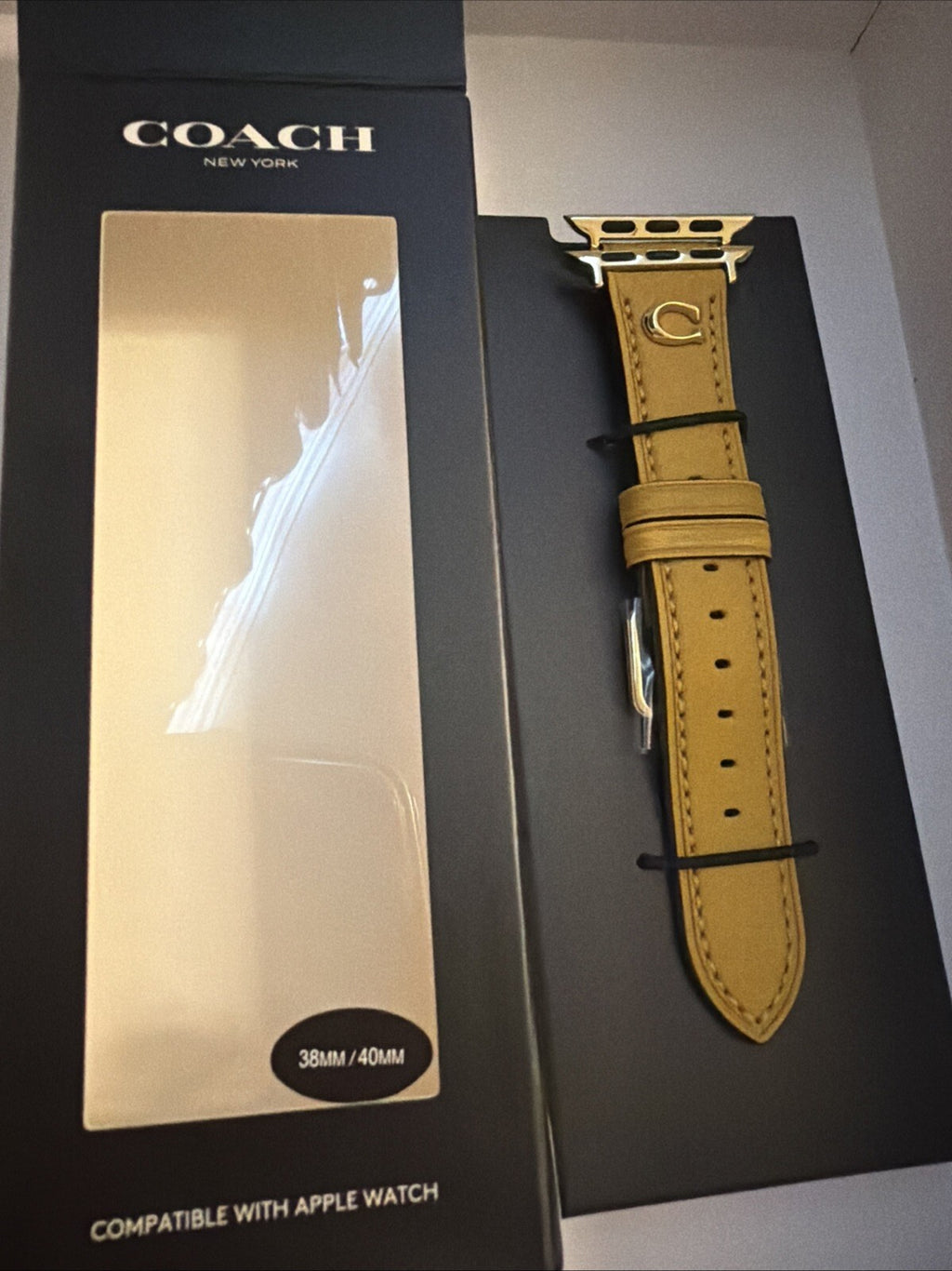 Coach Apple Watch Band Women's Smartwatch Mustard Leather Strap 38/40mm BNIB